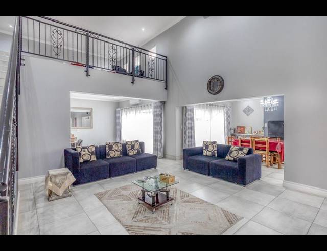 5 BEDROOM HOUSE FOR SALE IN COUNTRY VIEW ESTATE